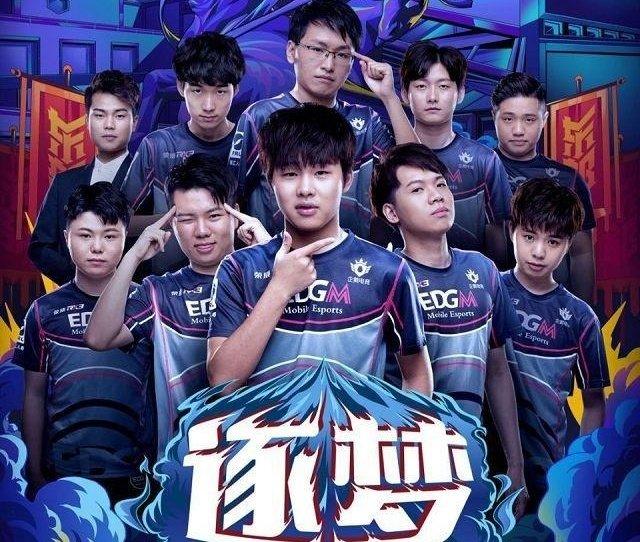 客串中场的