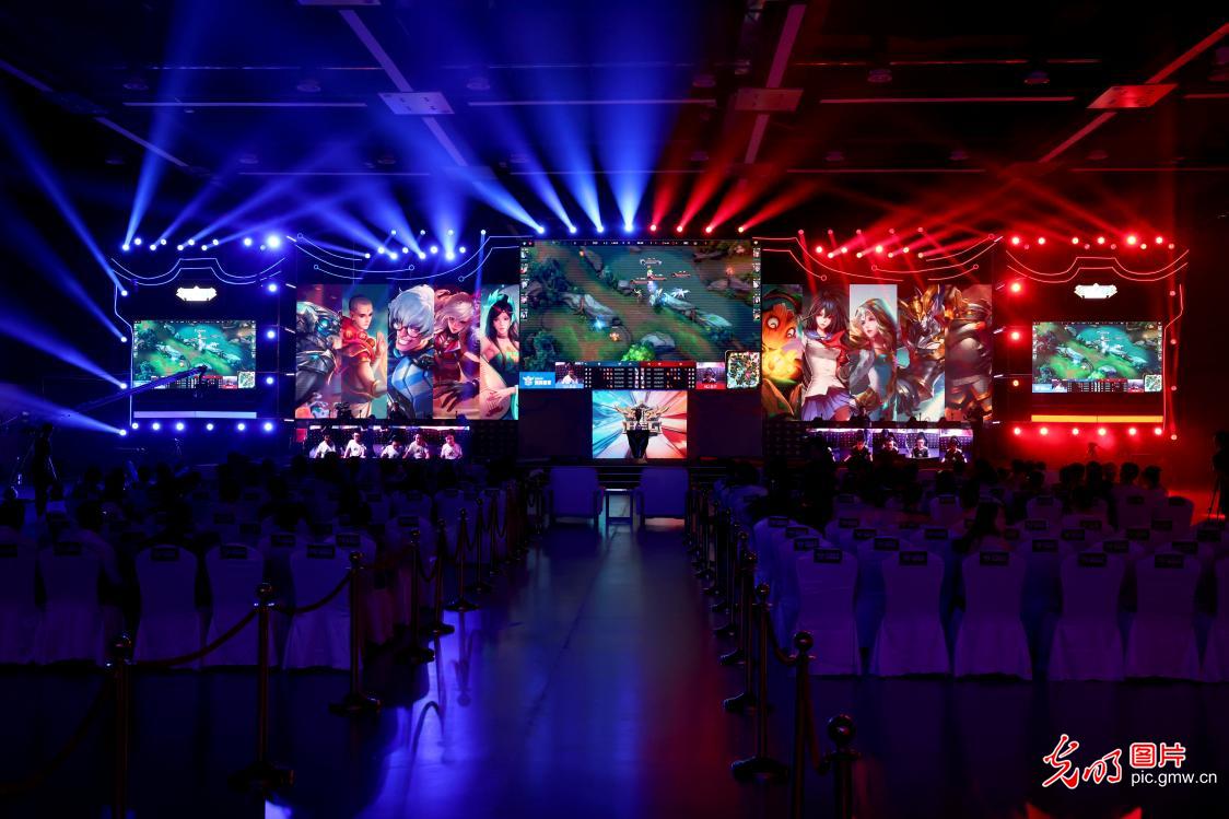 一是日本女 一是日本女