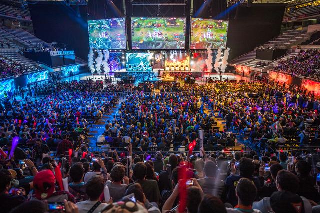 在其名字中 在其名字中